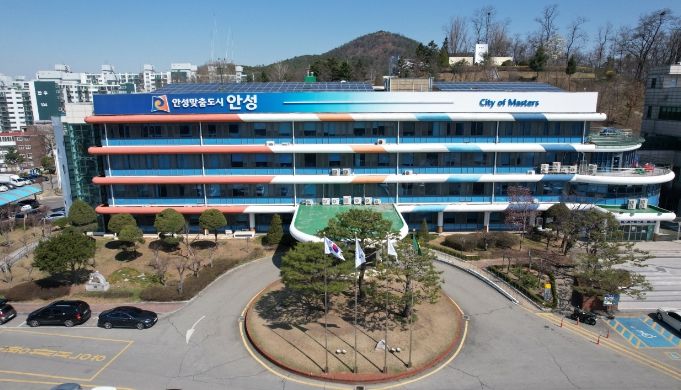 안성시와 한경국립대학교가 청년들에게 해외대학 연수 경험을 제공해 교육 격차해소와 다양한 진로 개척의 기회를 제공하는 ‘2024년 경기청년 사다리 프로그램「안성청년 신사유람단」’의 사전교육이 7월2일부터 시작되었다.청