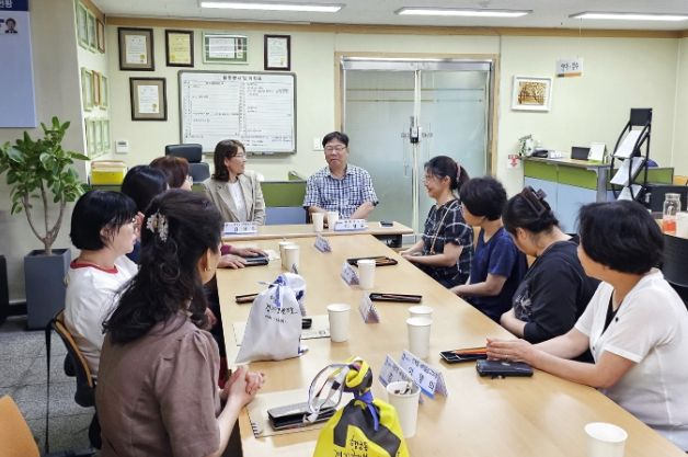 이상균 수원 팔달구청장, 팔달구 새마을문고 회장과 첫 만남