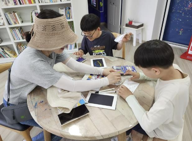 용인농촌테마파크가 진행 중인 체험프로그램 참가자 모습