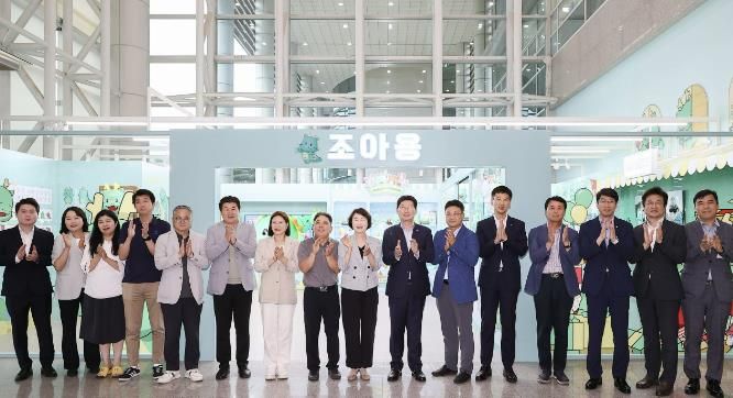 용인특례시는 5일 시 캐릭터 활성화를 위해 시청사 1층에 '조아용 홍보존'을 개소, 본격 운영을 시작했다.