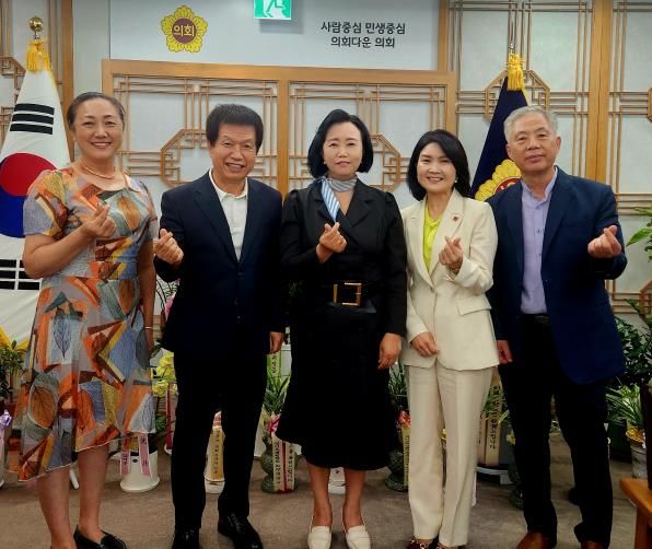 이상일 용인특례시장은 11일 오전(프랑스 파리 현지시각) 용인특례시 소속 우상혁 선수와 김도균 한국 육상 수직도약팀 코치와 조찬을 함께 하면서 우 선수의 다음 도전을 응원했다