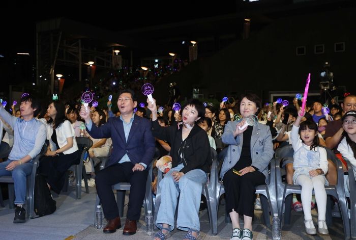 이상일 용인특례시장이 27일 읍면동지역사회보장협의체 위원들을 대상으로 특강을 진행했다.