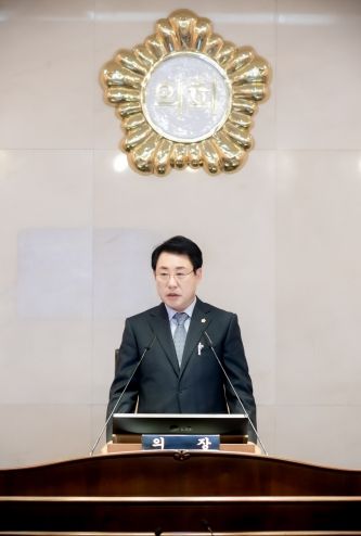조성대 의장이 제307회 임시회 2차 본회의에서 발언하고 있다