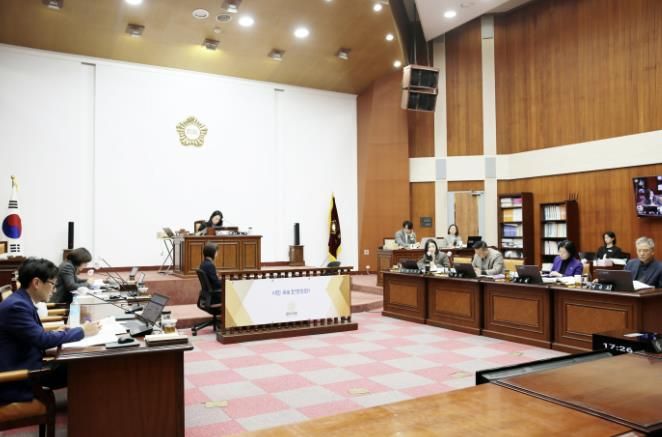 군포시의회 제277회 임시회, ‘2025 군포시 주요업무보고’ 청취 현장. (행정복지위원회)