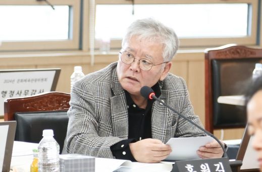 경기도의회 문화체육관광위원회 홍원길 의원(국민의힘, 김포1)이 14일 진행된 경기도체육회ㆍ경기도장애인체육회ㆍ경기도수원월드컵경기장관리재단 행정사무감사에서 높은 경기도체육회의 타지업체 물품구매 금액에 대해 지적하고 지역업체를 적극 활용할 것을 제안했다.