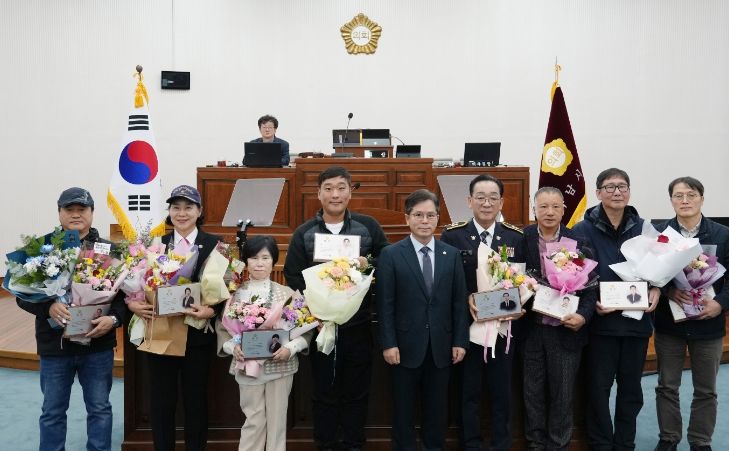 하남시의회는 11월 20일 제336회 제2차 정례회 제1차 본회의에서 ‘2024년 하남시 의회대상’ 9명을 선정, 시상식을 갖고 수상자들을 격려했다. (사진_하남시의회 제공)
