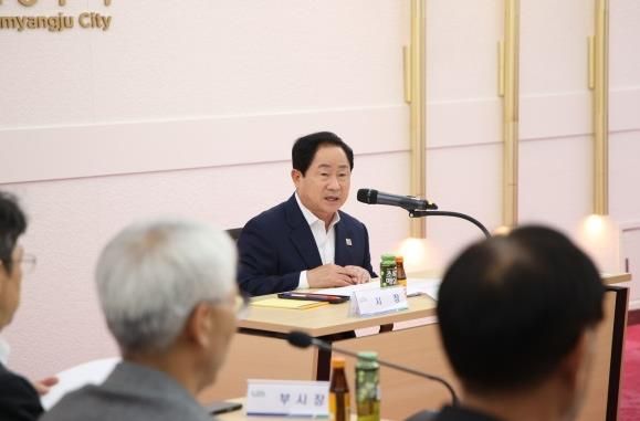 지난 10월 추진위 위촉식에서 발언하는 주광덕 시장