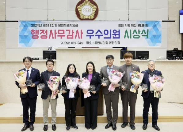 왼쪽부터 이교우, 김윤선, 이윤미, 김희영, 임현수, 이상욱, 김길수 의원