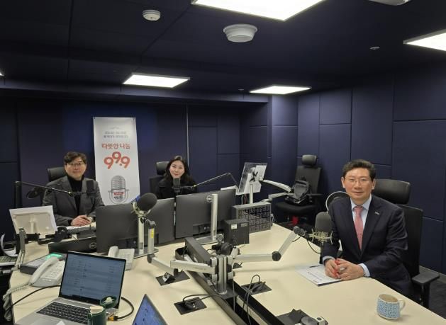 이상일 용인특례시장이 10일 OBS라디오에 출연해 시민의 생활과 직결된 문제와 반도체산업의 전망 등에 대해 이야기했다