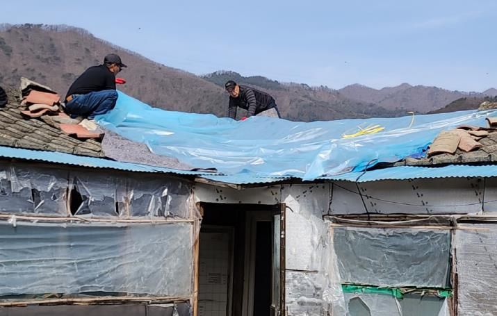 3월 13일 실시한 지붕개량사업