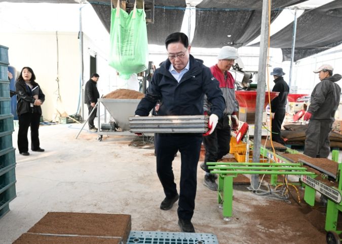 강수현 양주시장, 못자리 현장 직접 방문… 농업인 격려와 지원