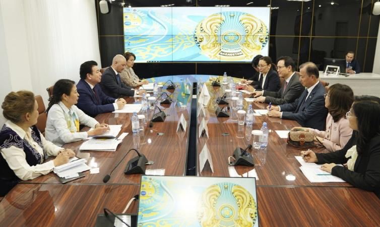 카자흐스탄 교육부 장관과의 만남 현장 사진