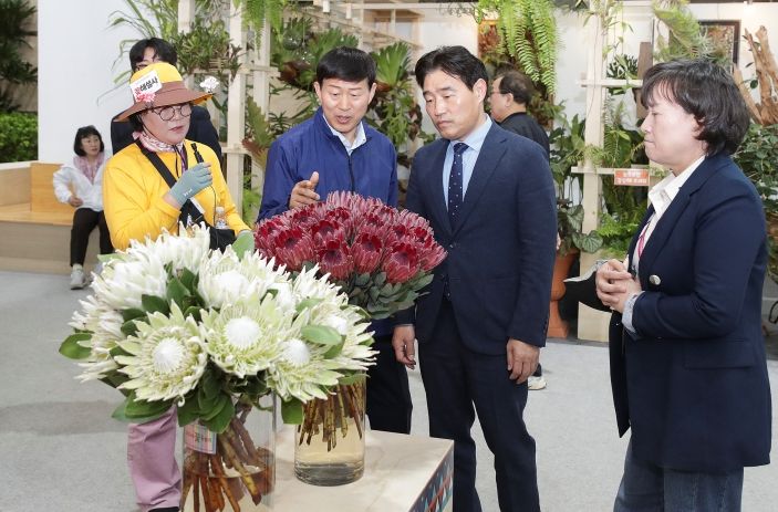 고양특례시의회 김운남 의장, 2025 고양국제꽃박람회 현장 방문…“시민과 함께 꽃피우는 고양의 미래”