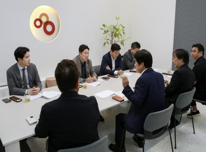 안양문화예술재단, 공연장 안전 강화를 위한 무대 방화막 교체 실시