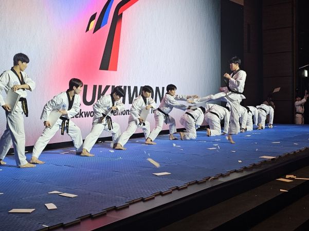 지난 10월 21일(화) 국기원 태권도시범단이 ‘제5회 국제경찰청장회의’에서 시범공연을 선보이는 모습