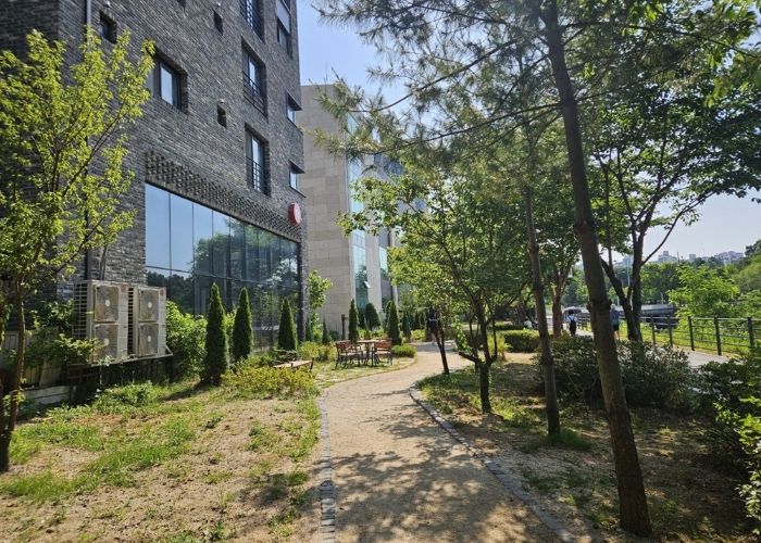 민락천변 쌈지공원 오솔길 및 쉼터